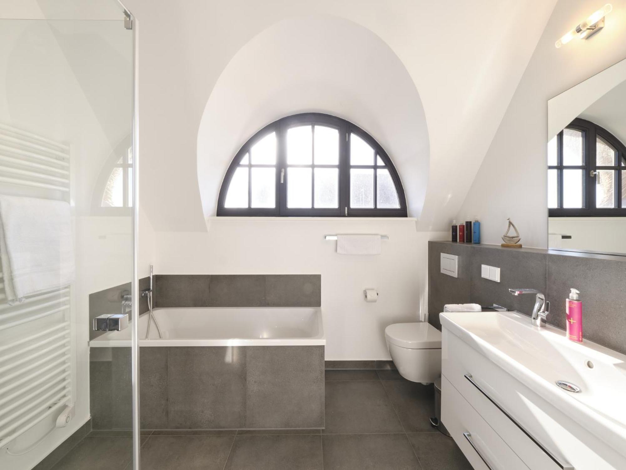 Reetland Am Meer - Luxusplus Reetdachvilla Mit 4 Schlafzimmern, Aussensauna, Loungebereich Und Kamin G07 Dranske Εξωτερικό φωτογραφία