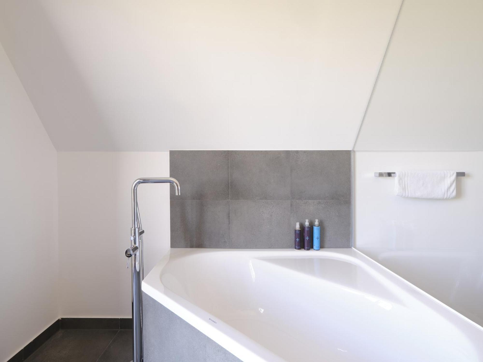 Reetland Am Meer - Luxusplus Reetdachvilla Mit 4 Schlafzimmern, Aussensauna, Loungebereich Und Kamin G07 Dranske Εξωτερικό φωτογραφία